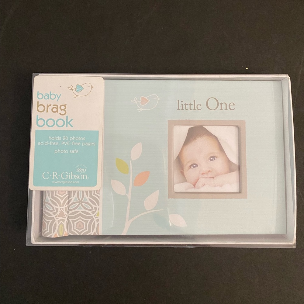 New C.R. Gibson Grandma's Photo Brag Book Holds 20 photos, Linen Tree